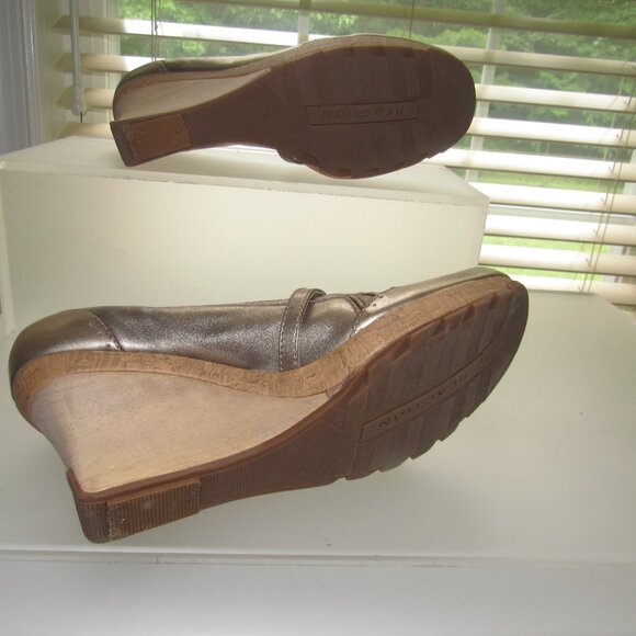 Kenneth Cole Reaction "Cede the Way" Bronze Wedge Heels Size 8 | Mary Jane - Picture 6 of 6